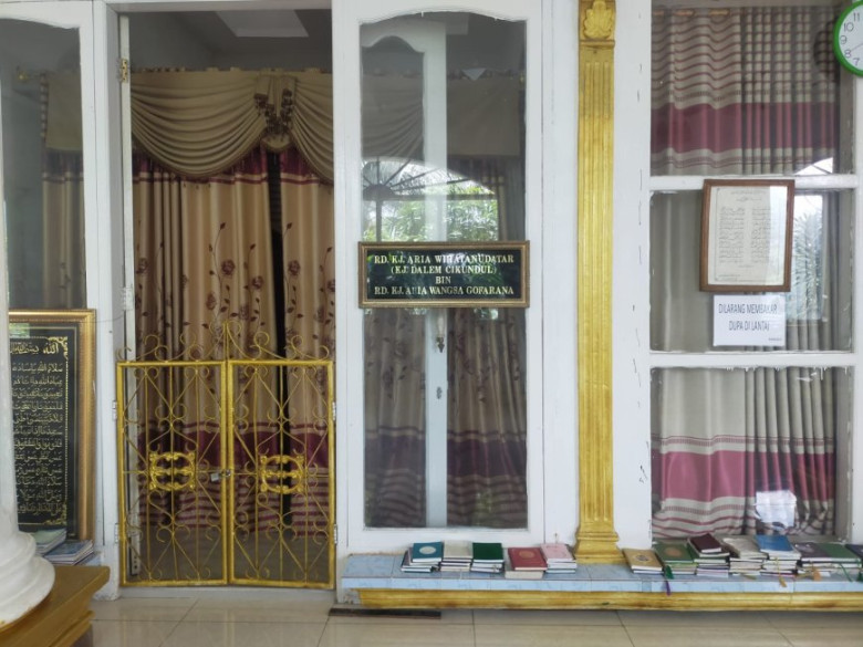 Kisah dibalik Makam Dalem Cikundul