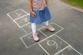 Engklek, Permainan Tradisional yang Tergerus Zaman - MerahPutih